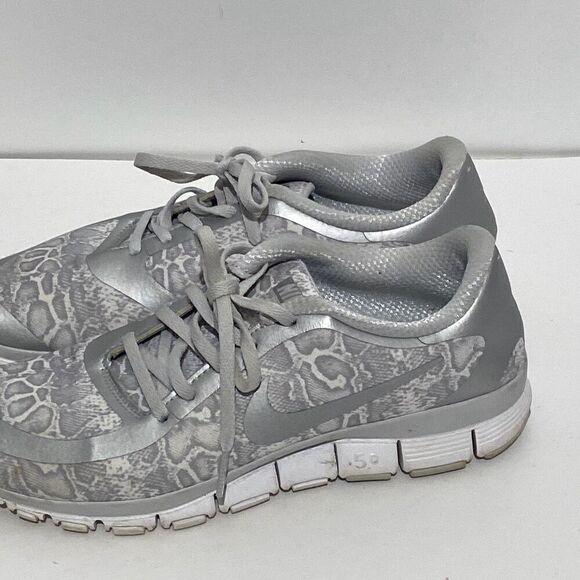 Nike Women's Metallic Silver Free 5.0 Snake Print Running Sneaker Shoes Size 10 - Picture 4 of 9